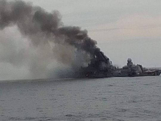 Крейсер Москва горит