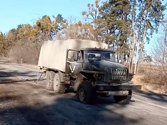 Не гірше «циган з трактором»: під Києвом місцеві жителі героїчно викрали у ворога бензовоз із дизелем і передали його ЗСУ