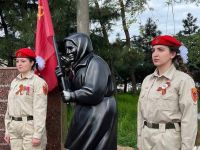 Символ роспропаганди&nbsp;— бабуся с прапором СРСР