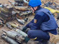 Хмельницкие саперы очищают Черниговщину от российских боеприпасов