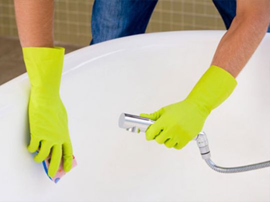 Багато хто і не здогадується, що сантехніку можна чистити так: ефективний засіб всього з 2 інгредієнтів видаляє навіть «віковий» бруд (відео)