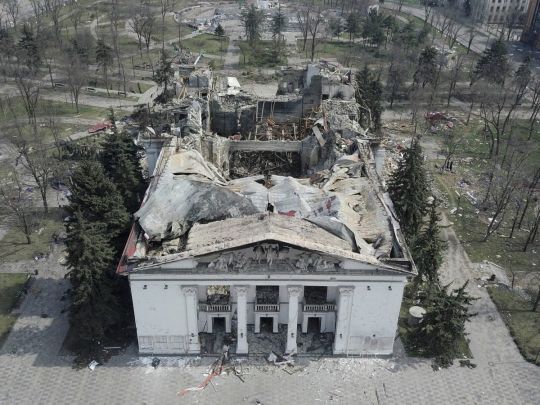 руины Мариупольского драмтеатра 