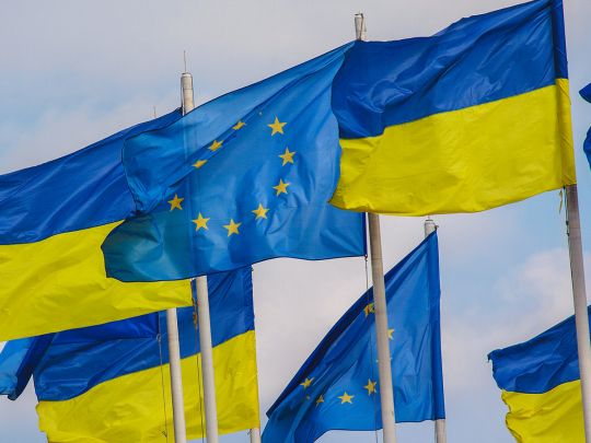 Прапори України та Євросоюзу