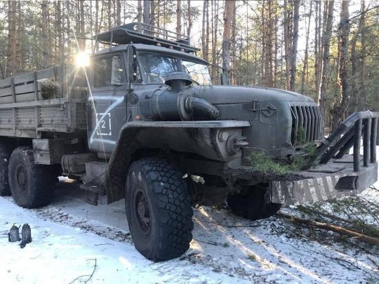 Діяли «по-циганськи»: українці викрали в окупантів вантажівку зі зброєю і передали її ЗСУ