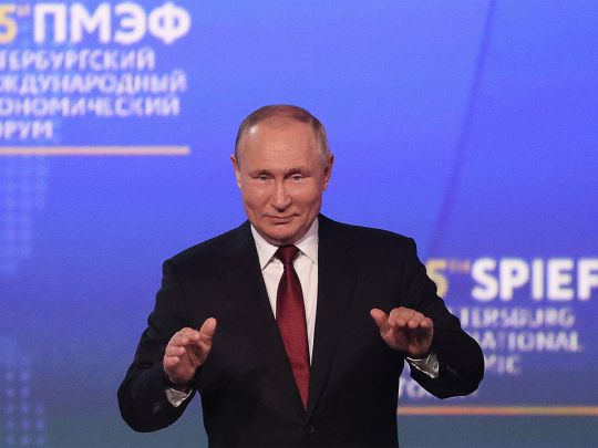 володимир путін на форумі в Санкт-Петербурзі