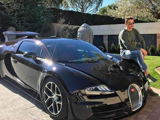 Криштіану Роналду та Bugatti Veyron