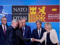 Генсек НАТО Йенс Столтенберг и лидеры Турции, Швеции и Финляндии на саммите в Мадриде