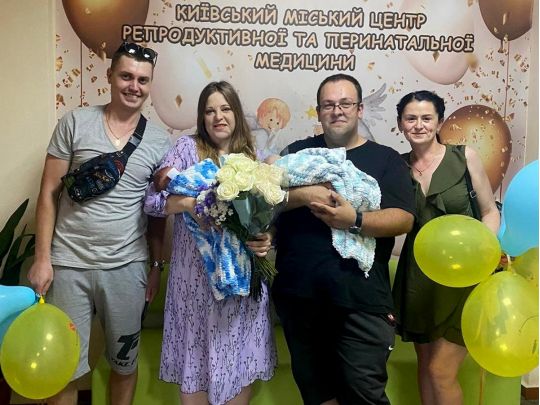 Таня Воронина с мужем и новорожденными