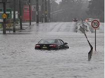 Дороги та вулиці у передмісті Сіднея затопило