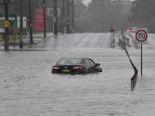 Дороги и улицы в пригородах Сиднея затопило