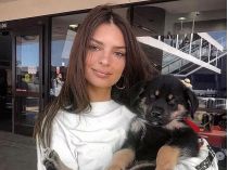 Эмили Ратаковски с собакой