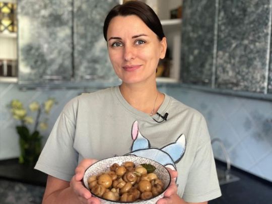 «Найсмачніша закуска» від Лізи Глинської: відомий кулінар опублікувала перший за 4 місяці рецепт на своєму youtube-каналі