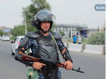 Вооруженный полицейский в Нукусе
