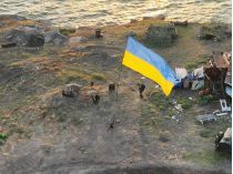 Флаг Украины на Змеином