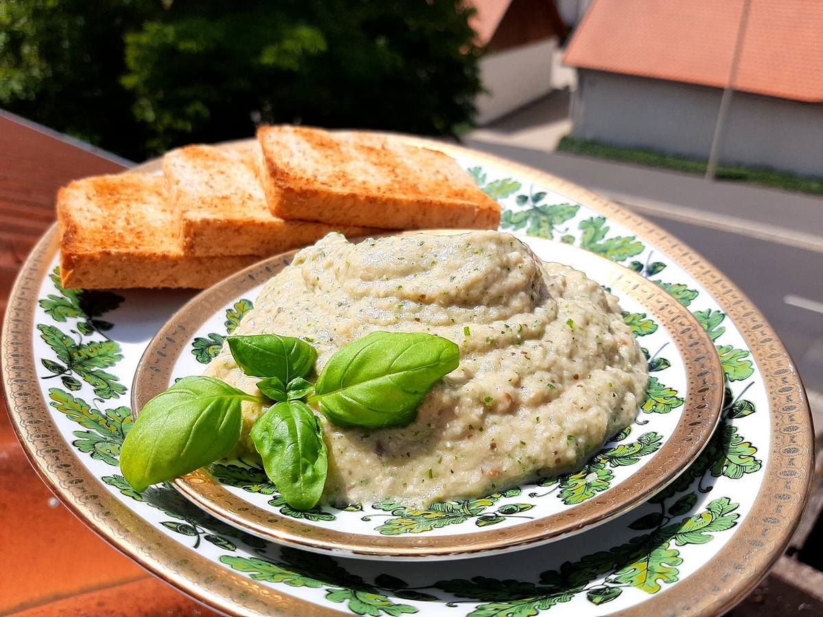 Блюдо из баклажанов - простой рецепт баклажанового паштета от кулинара Эллы  Ивановой - «ФАКТЫ»