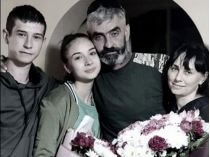 На Буковині поховали військового Вадима Коростюка, його дружину та дітей, які загинули в аварії