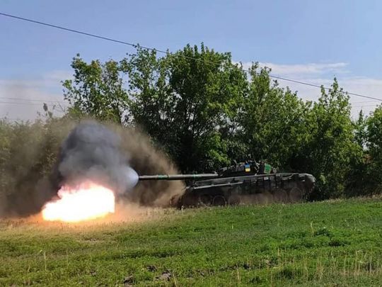 Українські танкісти ведуть бій
