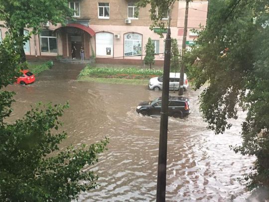 Под Киевом затопило город Ирпень: видео последствий мощного ливня