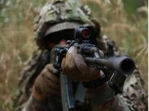 Работает украинский снайпер
