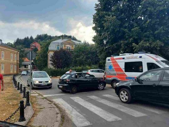 Поліція перекрила міст у Цетіні