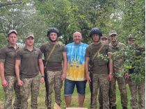 Егор Крутоголов с военными 