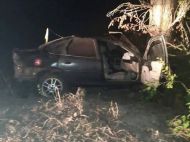 Смертельное ДТП под Киевом: автомобиль съехал в&nbsp;кювет и&nbsp;протаранил дерево, есть погибший и&nbsp;пострадавшие