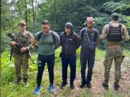 В&nbsp;чемоданах и&nbsp;переодетые в&nbsp;женщин: стало известно о&nbsp;самых необычных попытках мужчин призывного возраста уехать за&nbsp;границу