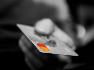 Из&nbsp;соображений безопасности: в&nbsp;&laquo;ПриватБанке&raquo; ответили на&nbsp;обвинение в&nbsp;блокировке карт жителей оккупированных территорий