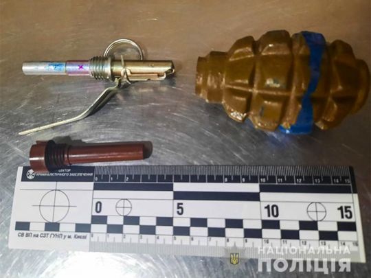 Грозит семь лет за решеткой: в Киеве житель Винницкой области пытался попасть на ж/д вокзал с привязанной к животу гранатой