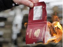 Сжег паспорт в знак протеста против нападения путина на Украину: в Болгарии суд отказался выдавать россиянина властям рф