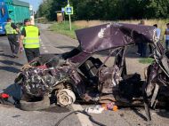 Автомобіль перетворився на&nbsp;купу металу: у&nbsp;потрійній смертельній ДТП під Львовом загинули двоє людей (фото)
