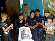 &laquo;Місяць тому привозив загиблого воїна, а&nbsp;сьогодні привезли його&hellip;&raquo;: на&nbsp;Вінниччині попрощались із&nbsp;героєм