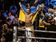 &laquo;Рідненька, ми&nbsp;сумували&raquo;: Усик з&nbsp;дружиною повернувся в&nbsp;Україну