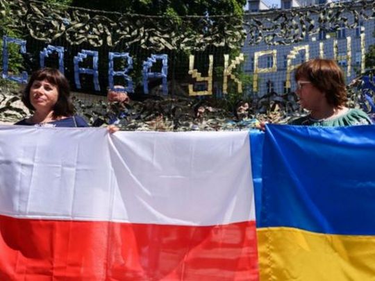 Польський та український прапори