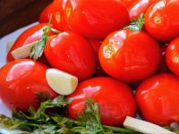 Закуска на зиму «Розум від'їси»: справжнє смакота з помідорів (відео)