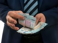 До&nbsp;110 тысяч грн в&nbsp;месяц: стало известно, кому в&nbsp;Киеве предлагают самые высокие зарплаты