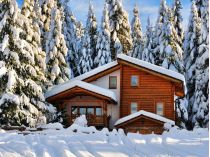 Зима вдали от города: как эффективно утеплить дачу или загородный дом