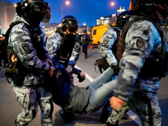 Задержание демонстранта в Москве