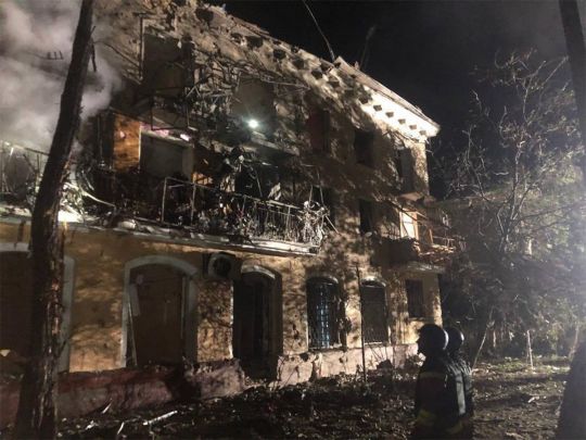 Рашисты нанесли удар по жилому дому в Запорожье: есть погибший и раненые