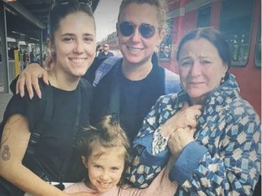 Тоня Матвієнко з доньками та Ніною Матвієнко