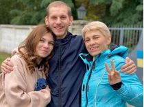 Дмитрий Казацкий с мамой и сестрой