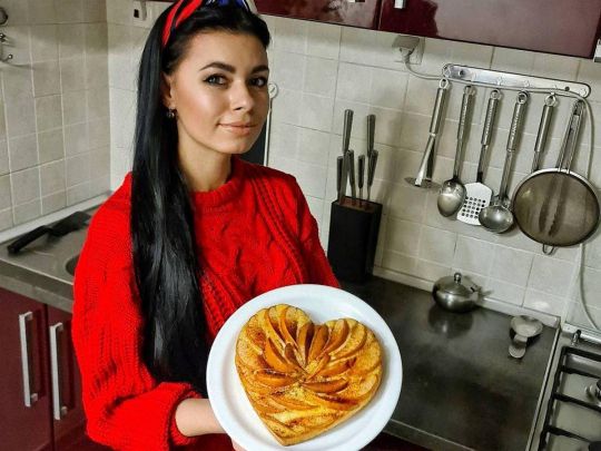 Светлана Теренчук с грушевым пирогом
