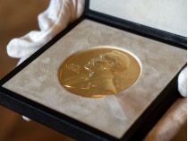 Золота медаль лауреата Нобелівської премії миру