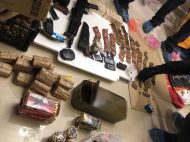 Вбивство поліцейської у&nbsp;Чернівцях: вдома у&nbsp;стрілка знайшли арсенал зброї та&nbsp;боєприпасів