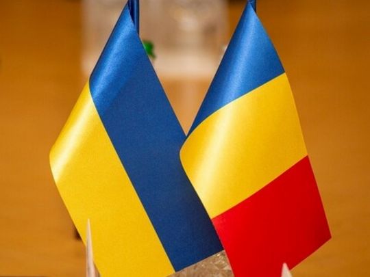 український та румунський прапори