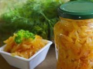 Невероятно вкусный салат из&nbsp;капусты на&nbsp;зиму: можно использовать и&nbsp;как начинку для пирожков