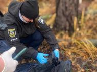 Був одягнений у&nbsp;синю куртку та&nbsp;сині джинси: під Києвом знайшли тіло ще&nbsp;одного вбитого окупантами чоловіка