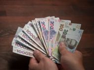 Українцям у&nbsp;листопаді виплатять по&nbsp;3 тисячі гривень: як&nbsp;їх&nbsp;отримати