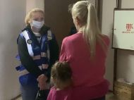 Жахливий випадок антисанітарії: у&nbsp;Києві маленька дівчинка жила у&nbsp;квартирі з&nbsp;10 собаками, яких не&nbsp;вигулювали