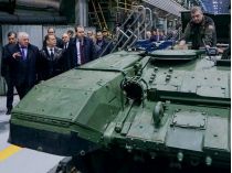 Медведев на танковом заводе